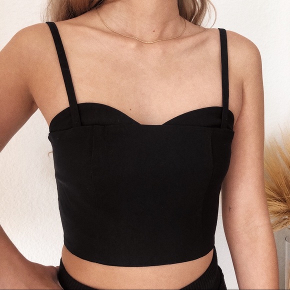 SOLD ❌ DETAILED SPANDEX CROP TOP - Picture 3 of 5